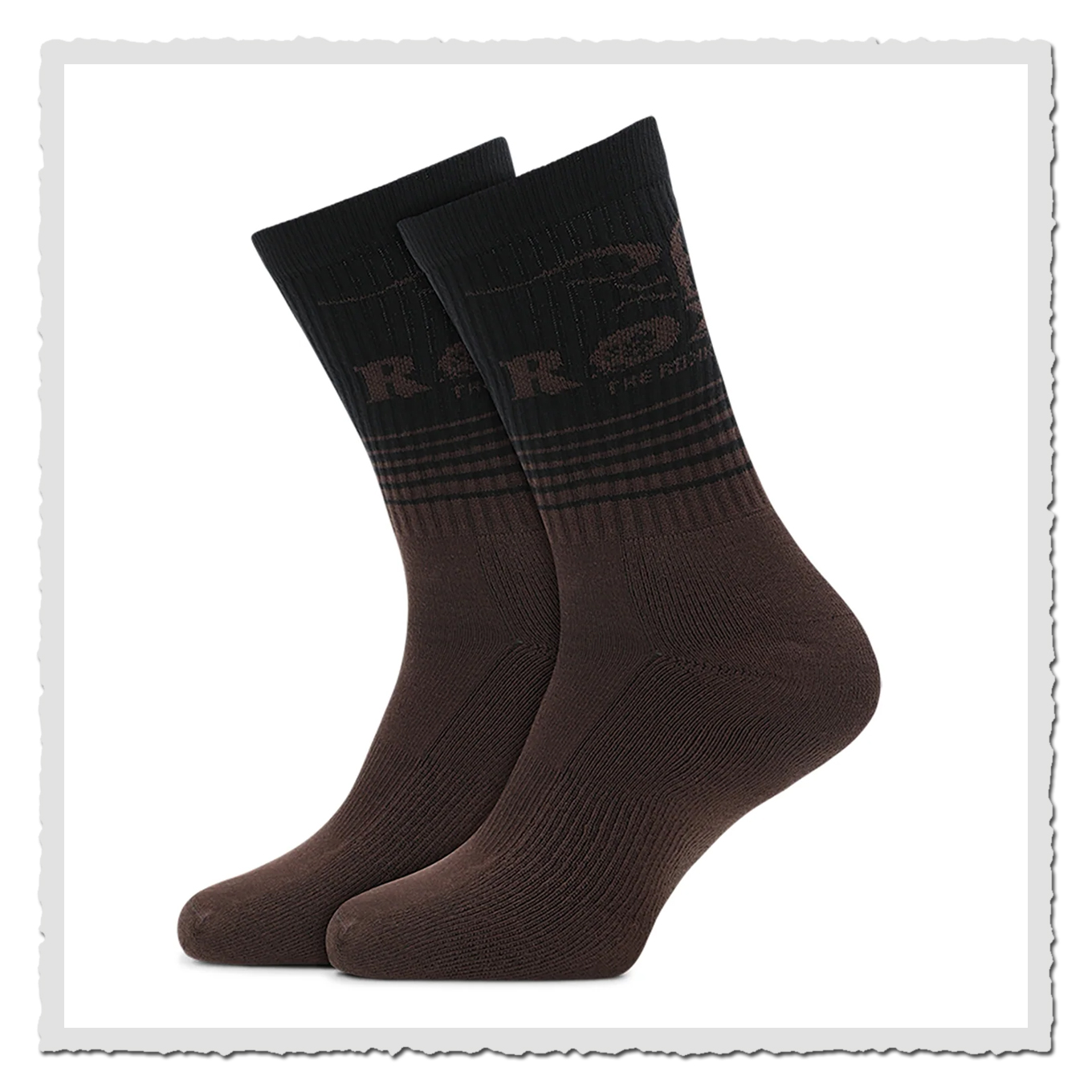 parallel stehende Socken in braun mit schwarzen Streifen, freigestellt vor weissem Hintergrund, der Firma The Rocker Company